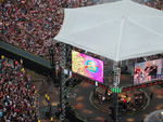 O show continuou em ritmo acelerado com &quot;Lua Cheia&quot;, &quot;Outra Vida&quot;, &quot;Pegando a Saideira&quot; e &quot;Balano da Rede&quot;