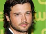 Tom Welling (Clark Kent) - Smallville - Clark lida com os problemas enfrentados durante a adolescncia de qualquer humano comum, somando-se ao fato de, enquanto isso, manifestar novos poderes anormais, o que traz o lado dramtico.