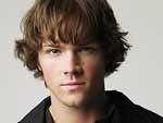 Jared Padalecki,(Sam) - Supernatural - Sam Winchester (Jared Padalecki) nasceu em 2 de maio de 1983, filho de John E. Winchester e Mary Winchester em Lawrence, Kansas.  o filho caula do casal, tendo um irmo quatro anos mais velho, Dean Winchester.